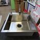 Кухонна мийка з нержавіючої сталі MIXXUS Handmade MH5050-SK NANO Silver 500&times;500&times;215 мм зі сходинкою для аксесуарів та підставкою для ножів MX1939 фото 3