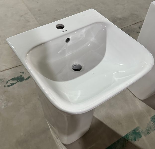 Раковина моноблок Mixxus BEVEL-1101 с отверстием под смеситель и переливом 450х435х835mm (MI6697) MI6697 фото